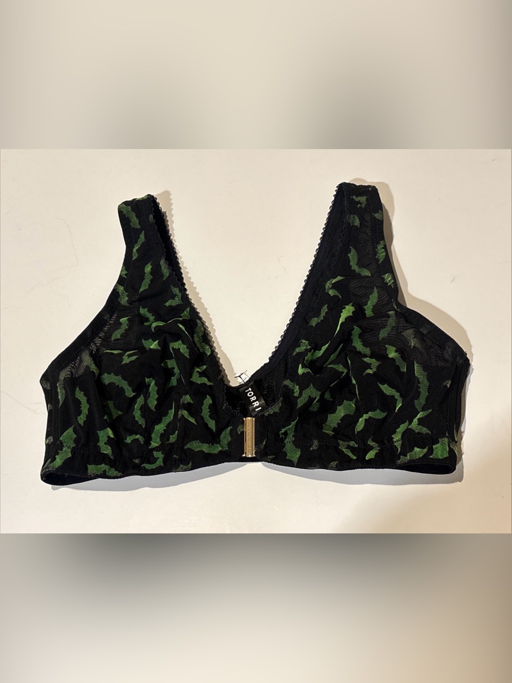 Torrid Unlined Bat Print Sheer Plunge Front Close Wireless Bralette Bra Sz 00
